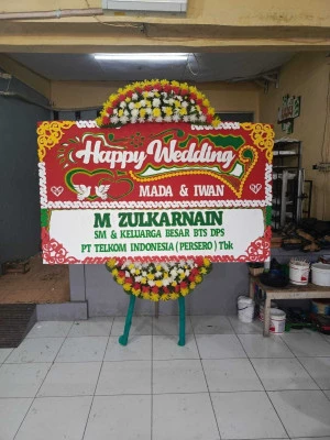 Papan Bunga di Tempel Wedung