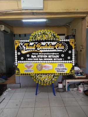 Papan Bunga di Tempel Wedung