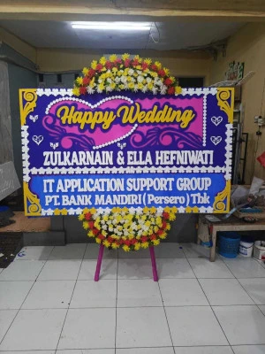 Papan Bunga di Tempel Wedung
