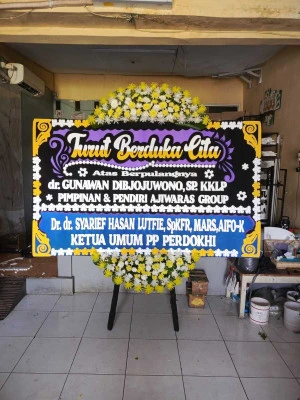 Papan Bunga di Tempel Wedung
